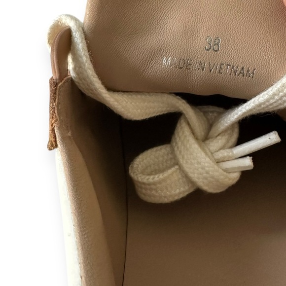 Chloé • Lauren Low-Top Leather Sneakers - Picture 14 of 16